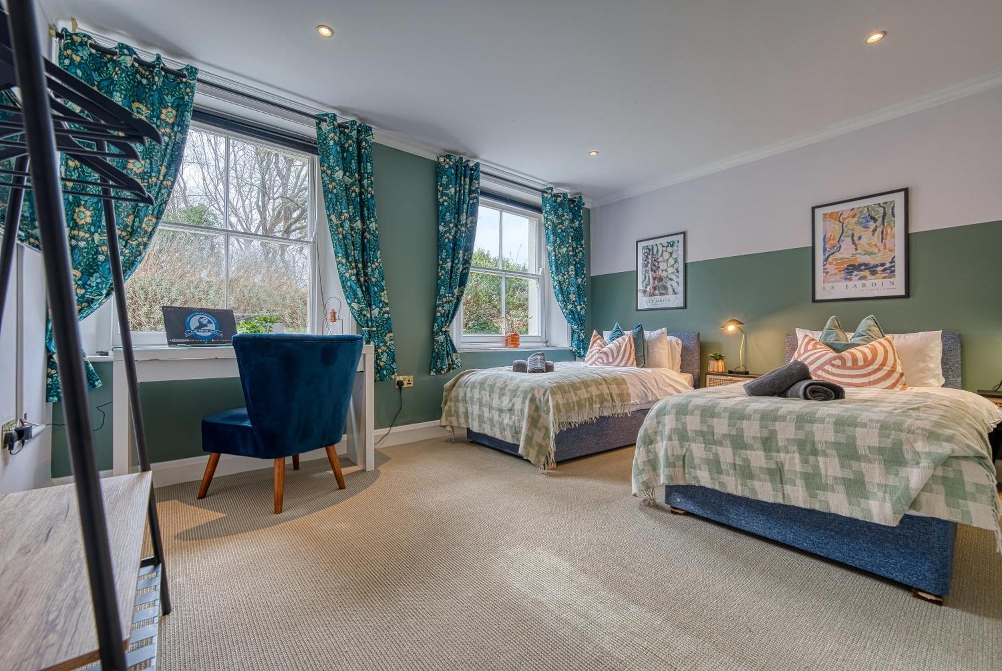 2 Bedroom Stylish Spacious Apt, Sleeps 6, Central Cheltenham, With Free Parking - By Blue Puffin Stays Exterior photo