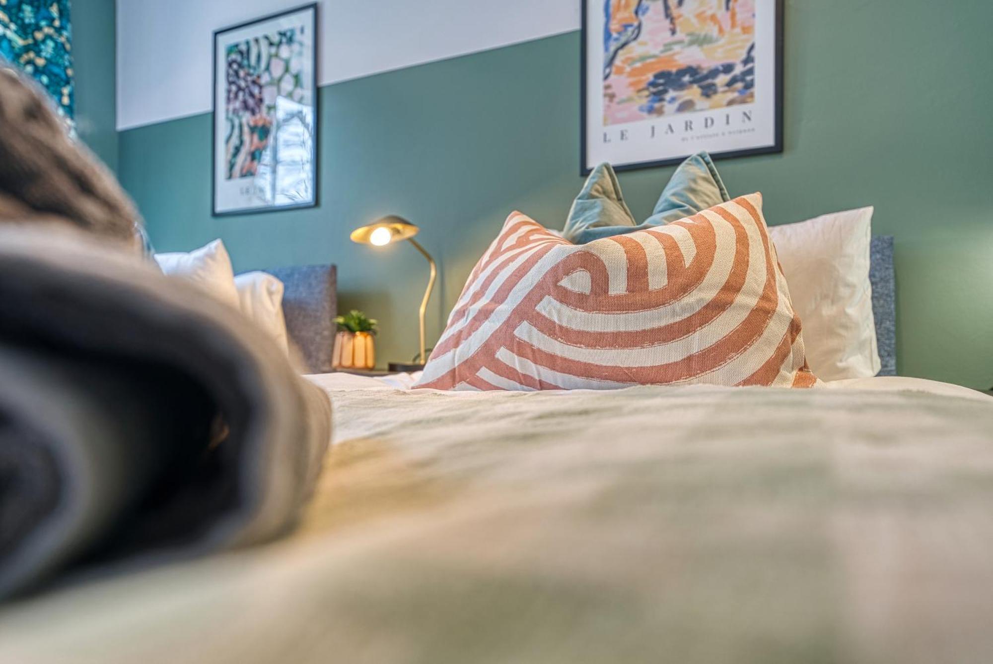 2 Bedroom Stylish Spacious Apt, Sleeps 6, Central Cheltenham, With Free Parking - By Blue Puffin Stays Exterior photo