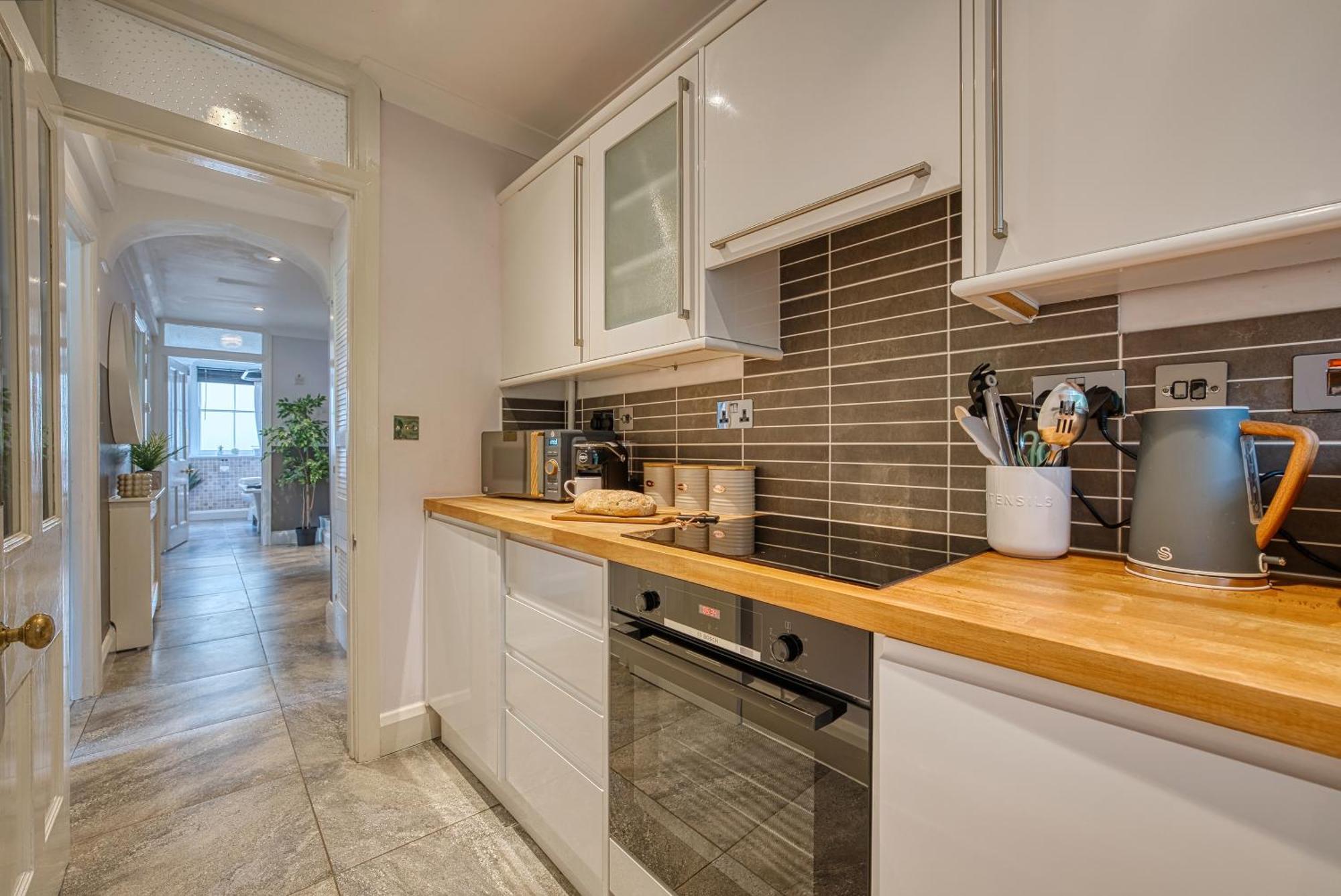 2 Bedroom Stylish Spacious Apt, Sleeps 6, Central Cheltenham, With Free Parking - By Blue Puffin Stays Exterior photo