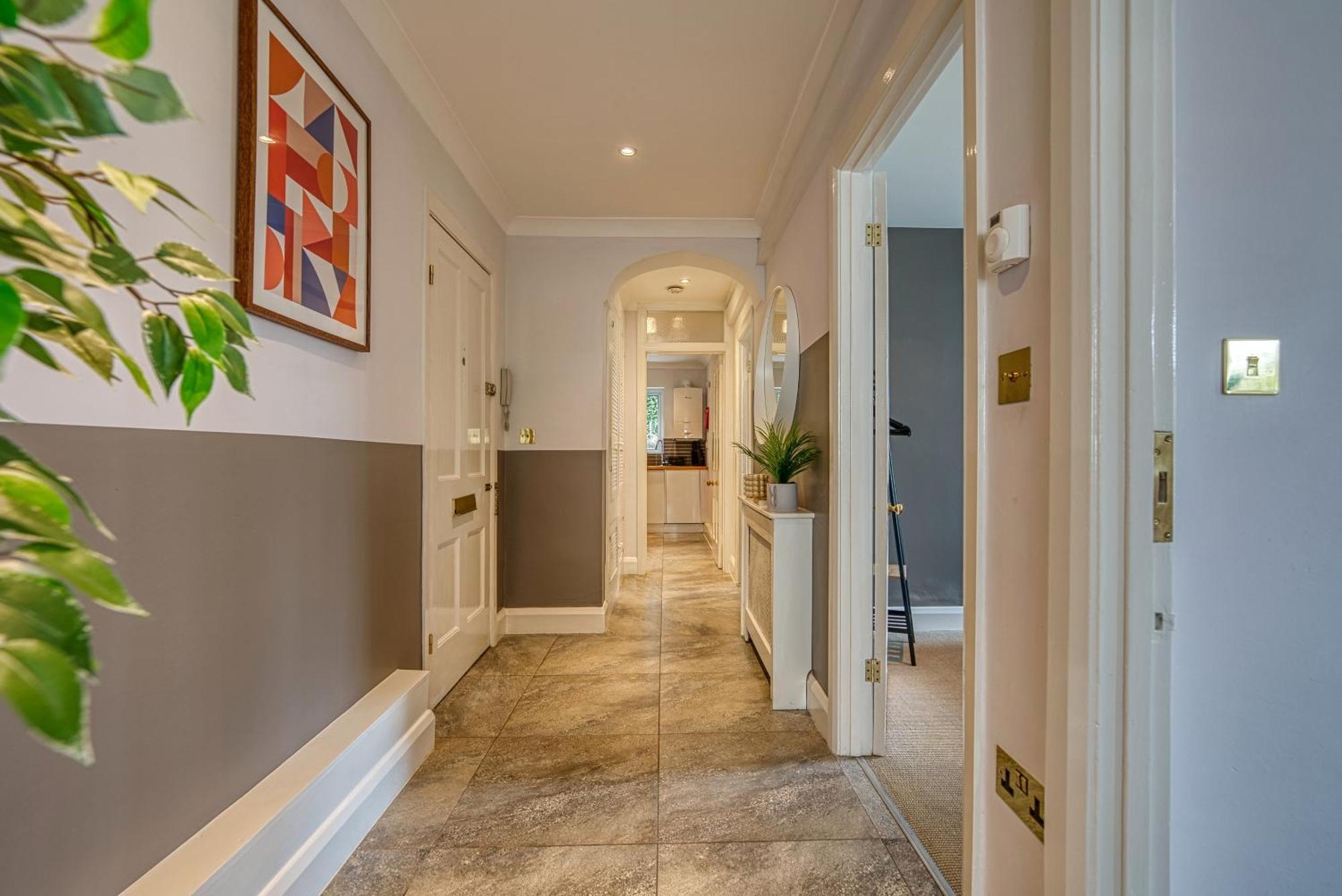 2 Bedroom Stylish Spacious Apt, Sleeps 6, Central Cheltenham, With Free Parking - By Blue Puffin Stays Exterior photo