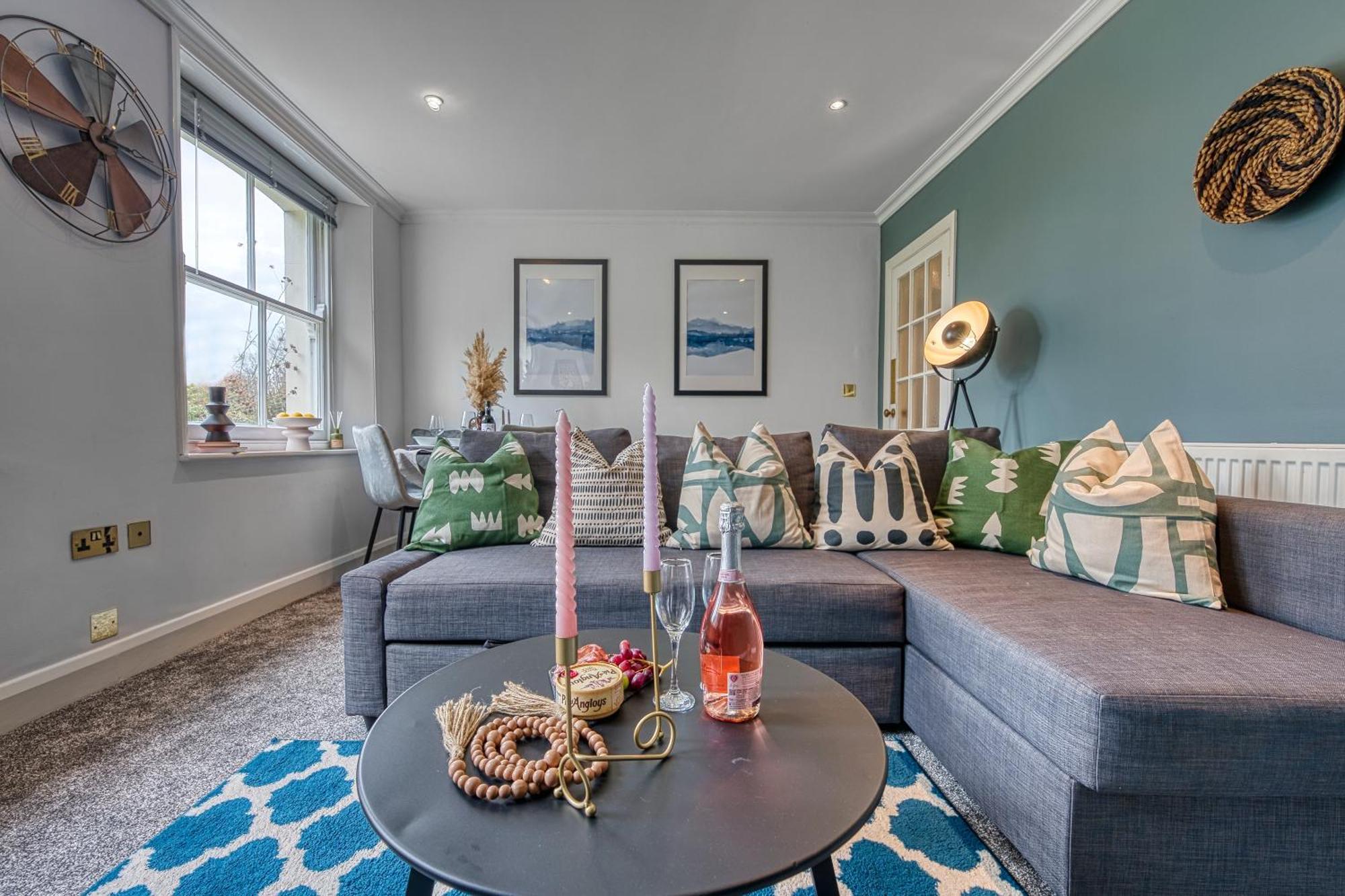 2 Bedroom Stylish Spacious Apt, Sleeps 6, Central Cheltenham, With Free Parking - By Blue Puffin Stays Exterior photo