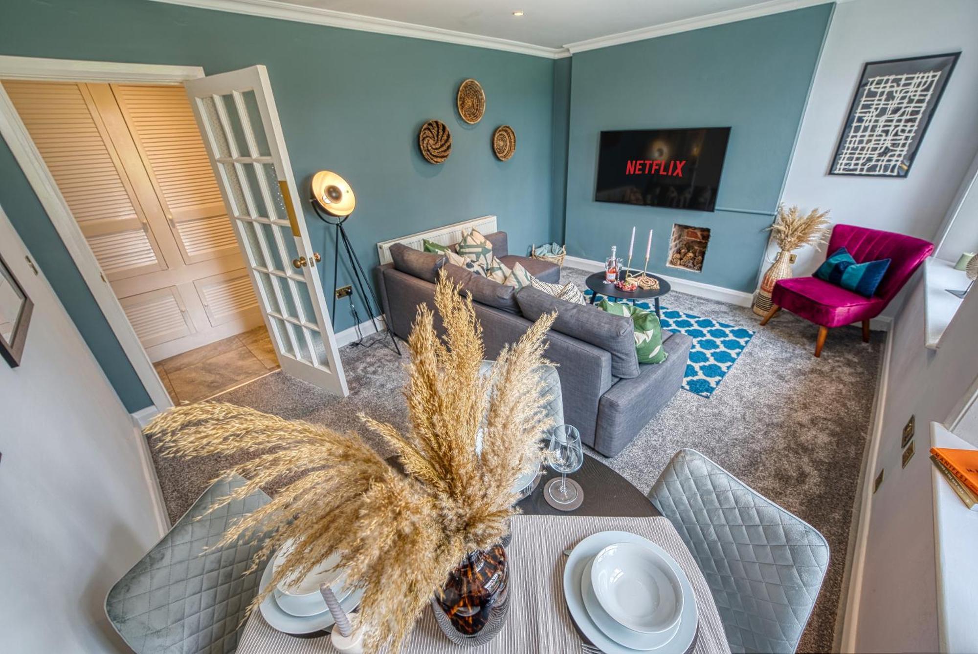 2 Bedroom Stylish Spacious Apt, Sleeps 6, Central Cheltenham, With Free Parking - By Blue Puffin Stays Exterior photo